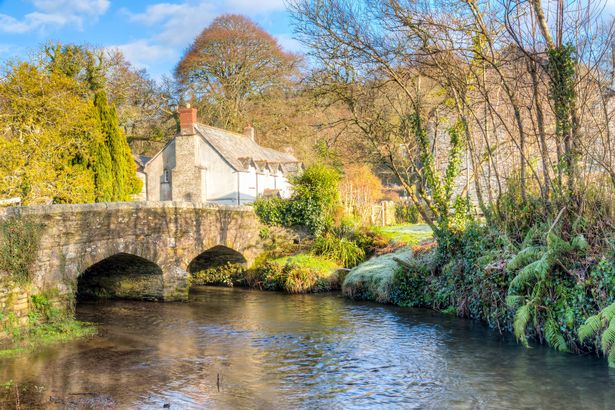 جسر فوق نهر Lerryn في مطحنة Couch بالقرب من Lostwithiel Cornwall England UK Europe