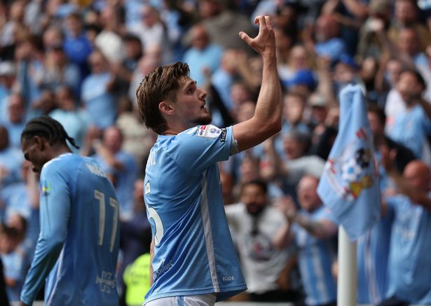 يحتفل لاعبو Coventry City ضد Middlesbrough