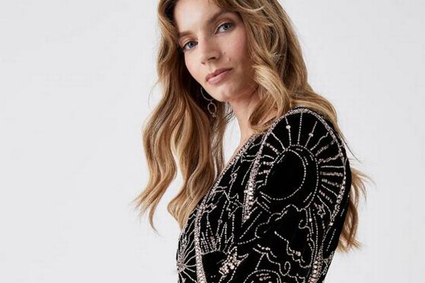 الفستان المصغرة للترتر في حفلات الساحل من Debenhams