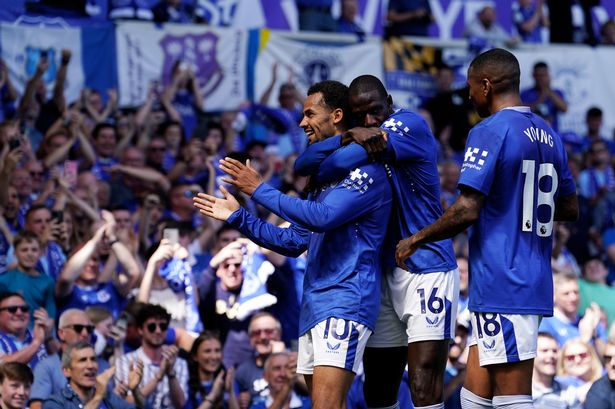 كان إليمان ندياي في مزدوج في يوم عاطفي في Goodison