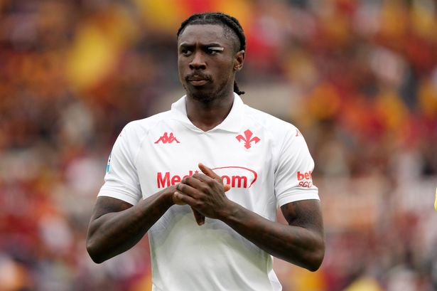 ينظر Moise Kean من ACF Fiorentina خلال مباراة كرة القدم في دوري الدرجة الأولى الأسران بين Roma و ACF Fiorentina على ملعب Olimpico. روما (إيطاليا) ، 4 مايو ، 2025 (صورة من قبل Elianton/Mondadori Portfolio عبر Getty Images)