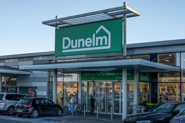 منظر خارجي عام لمتجر التجزئة للبيع بالتجزئة من Dunelm للأدوات المنزلية والمفروشات المنزلية