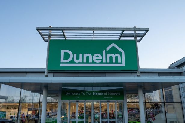 منظر خارجي عام لمتجر التجزئة للبيع بالتجزئة من Dunelm للأدوات المنزلية والمفروشات المنزلية