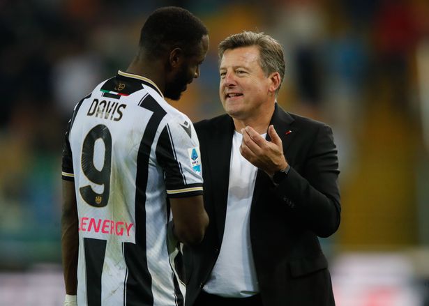 مدير Udinese Kosta Runjaic يهنئ Keinan Davis