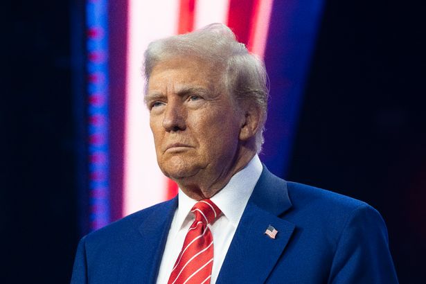 ينظر الرئيس الأمريكي المنتخب دونالد ترامب خلال Turning Point USA Americafest في مركز مؤتمرات فينيكس في 22 ديسمبر 2024 في فينيكس ، أريزونا. 