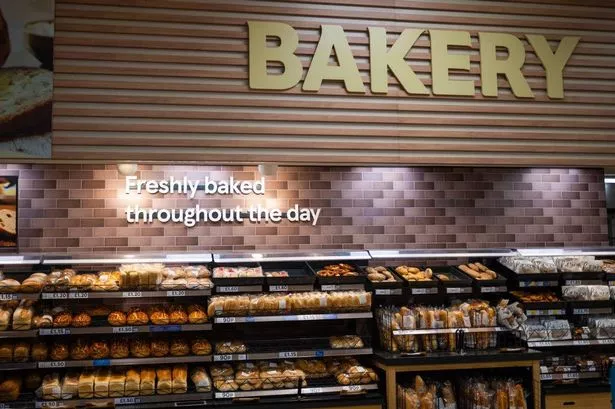 محلات البقالة المخبوزة للبيع في الأكشاك في متجر Tesco