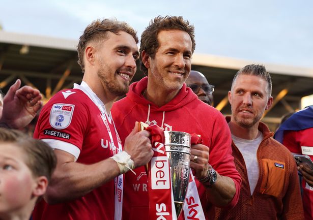ريان رينولدز ، المالك المشارك لـ Wrexham AFC