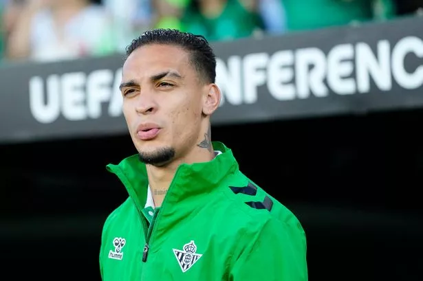 أنتوني يثير اهتمامًا بـ La Liga