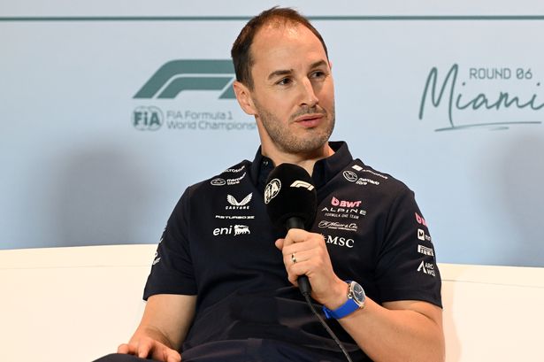 ميامي ، فلوريدا - 02 مايو: أوليفر أوكس ، مدير فريق جبال الألب F1 في المؤتمر الصحفي لمديري الفريق قبل تأهل سبرينت قبل سباق الجائزة الكبرى في ميامي في ميامي الدولية في 02 مايو ، 2025 في ميامي ، فلوريدا. (تصوير مارك سوتون - الفورمولا 1/الفورمولا 1 عبر غيتي إيموز)