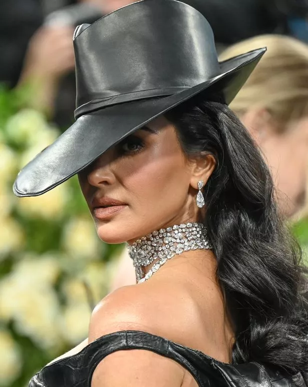 Kim Kardashian في حفل Met Gala لعام 2025 يحتفل بـ "Superfine: Tailoring Black Style" الذي أقيم في متحف متروبوليتان للفنون في 05 مايو 2025 في نيويورك ، نيويورك. (تصوير Gilbert Flores/Variety عبر Getty Images)