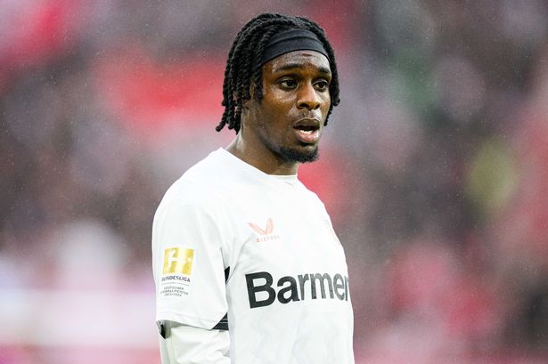 FREIBURG IM BREISGAU ، ألمانيا-3 مايو: نظرت Jeremie Frimpong من Leverkusen خلال مباراة الدوري الألماني بين Sport-Club Freiburg و Bayer 04 Leverkusen في Stadion Europa-Park في 3 مايو 2025 في Freiburg im Breisgau ، ألمانيا. (تصوير Jörg Schüler/Bayer 04 Leverkusen عبر Getty Images)
