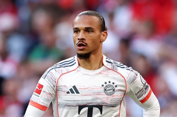 ميونيخ ، ألمانيا - 10 مايو: ليروي سين من بايرن موينشن أثناء مباراة البوندسليجا بين FC Bayern München و Borussia Mönchengladbach في Allianz Arena في 10 مايو 2025 في ميونيخ ، ألمانيا. (تصوير ستيفان ماتزكي - سامبيز/غيتي إيمايز)