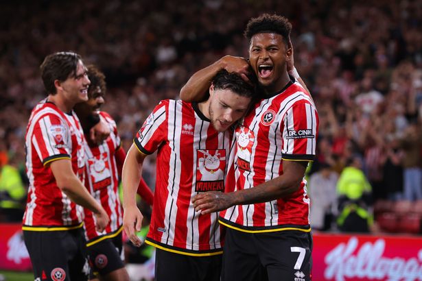 يحتفل Callum O'Hare بالتسجيل في Sheffield United
