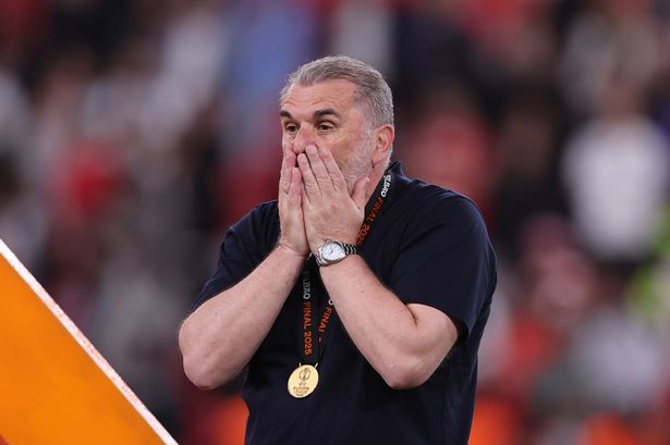 بيلباو ، إسبانيا - 21 مايو: رد فعل مديرة أنيج بوستكوغلو / مدرب توتنهام هوتسبور بعد نهائيات دوري أوروبا UEFA 2025 بين توتنهام هوتسبور ومانشستر يونايتد في Estadio de San Mames في 21 مايو 2025 في بيلبو ، إسبانيا. (تصوير كاثرين إيفل - AMA/Getty Images)