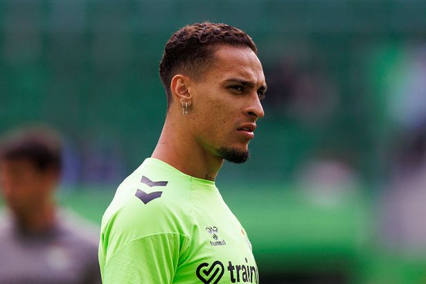 WROCLAW ، بولندا - 27 مايو: أنتوني سانتوس من ريال بيتيس قبل نهائي دوري مؤتمر الاتحاد الأوروبي لعام 2025 بين ريال ريال ريت بيتيس بالومبي وتشيلسي في ستاديون وروو في 27 مايو 2025 في وروكلو ، بولندا. (تصوير Maciej Rogowski/Euroasia Sport Images/Getty Images)