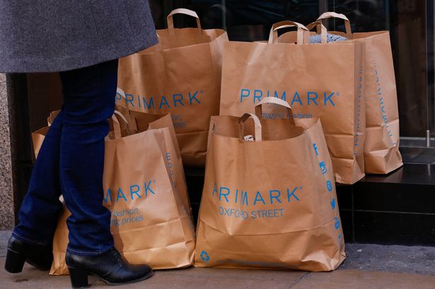 ستبدأ Primark فرض رسوم على حقائبها الورقية من اليوم