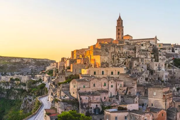 مدينة ميسا التاريخية في Sunrise ، Basilicata ، إيطاليا