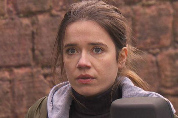 نجم Hollyoaks يربط العقدة مع 