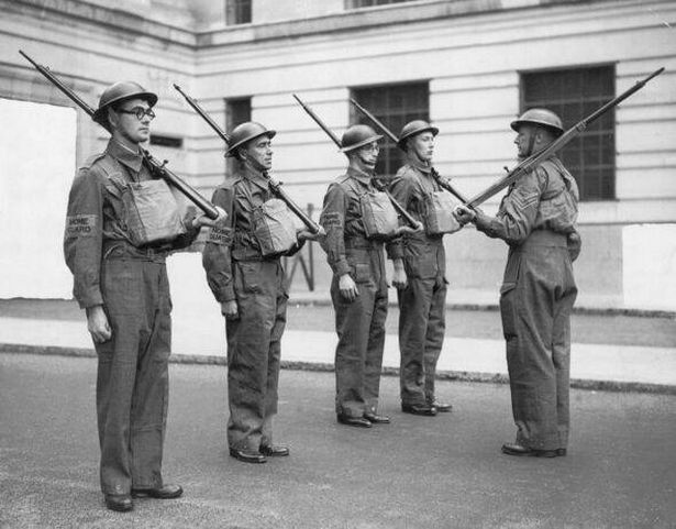 أعضاء حارس المنزل البريطاني في لندن ، أغسطس 1940