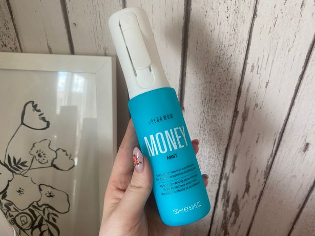 Money Mist هو رذاذ تكييف الإجازة الخفيفة الفائقة