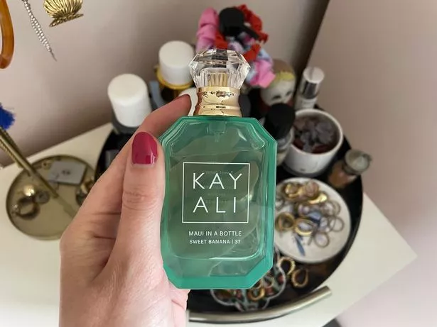 Kayali Maui في زجاجة عطر الموز الحلو