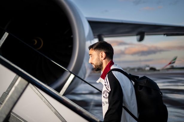 Man Utd Skipper Bruno Fernandes لوحات الطائرة لجولة ما بعد موسم النادي إلى آسيا