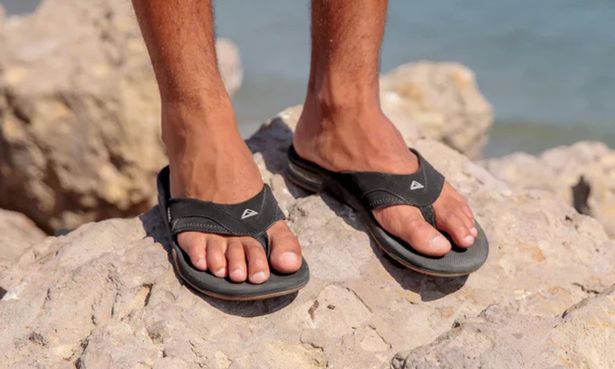 Fanning Flip Flops على النموذج