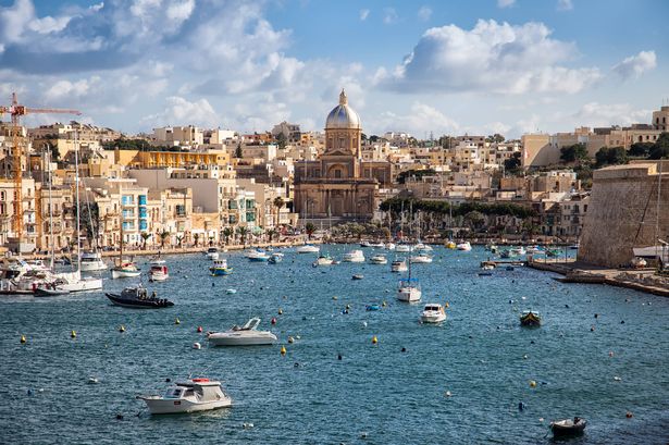 قوارب الإبحار على Senglea Marina في Grand Bay ، Valetta ، Malta