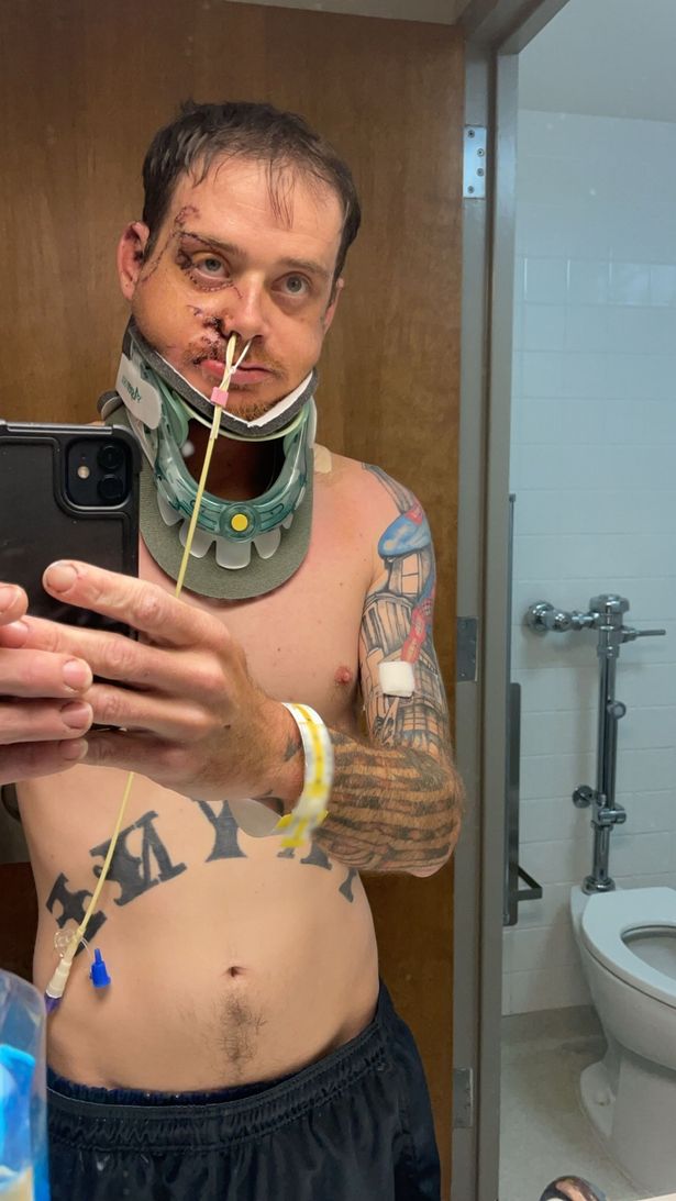 انزلق جيسي ووضع وزنه على الدواسة التي تتحكم في الدلو