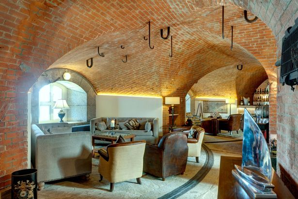 Fitbank Fort ، The Solent SCU Travel Meature Gill Martin the Victory Bar