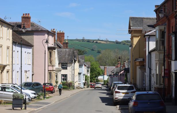 Presteigne Street View في يوم مشمس