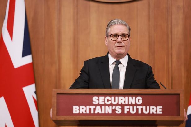 تعهد Keir Starmer بمعالجة المهربين المسؤولين عن معابر القوارب الصغيرة