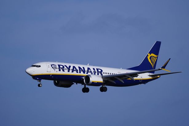 طائرة Ryanair في الجو