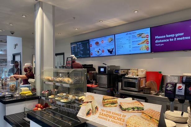 مقهى Sainsbury في المتجر
