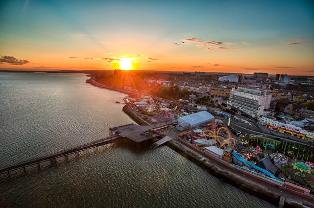 Southend-on-sea ، منظر من البحر في وقت غروب الشمس