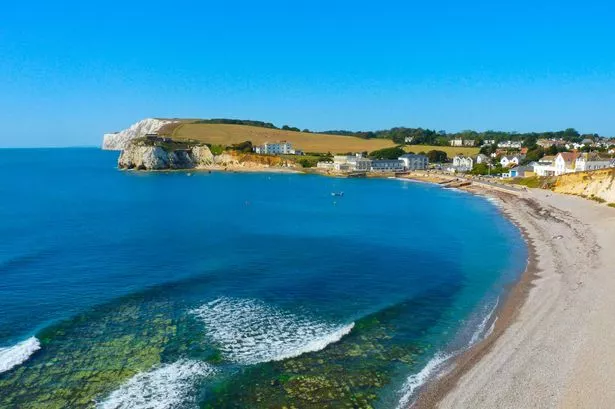 يوم جميل في Freshwater Bay على جزيرة وايت.