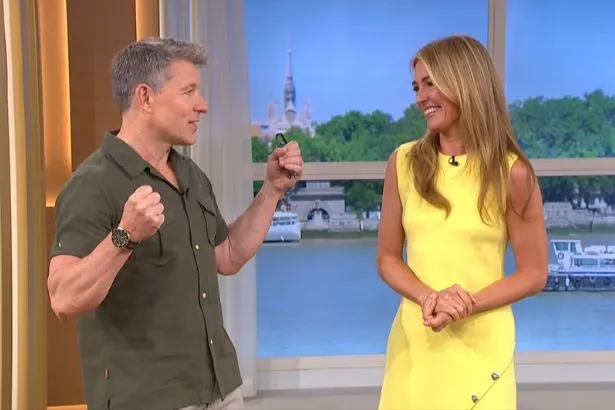 ارتدت Cat Deeley فستانًا نابضًا بالحياة من الشارع من زارا كما قدمت هذا الصباح مع بن شيبارد في 12 مايو 2025
