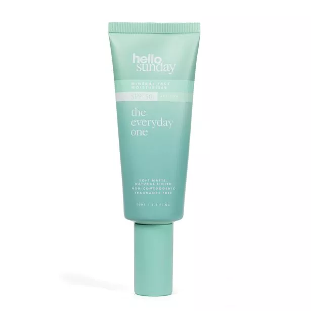 مرطب الوجه المعدني SPF50 Hello Sunday