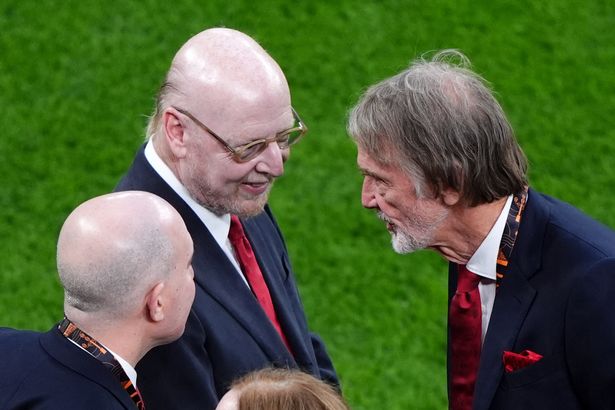 Avram Glazer يتحدث مع السير جيم راتكليف