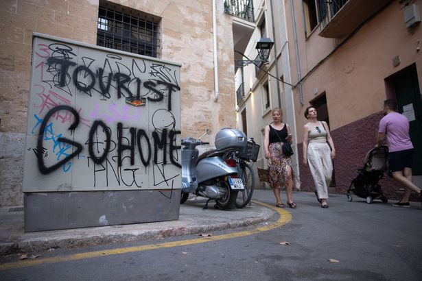 شهدت نمو قوي في Palma de Mallorca ، إسبانيا ، يوم الجمعة الموافق 26 يوليو ، 2024 ، حيث شهدت مدن جنوب أوروبا ، بما في ذلك لشبونة ومدريد ، نمواً قوياً في قيم الممتلكات السكنية في النصف الأول من العام ، حيث شهدت مدن جنوب أوروبا بما في ذلك لشبونة ومدريد نمواً قوياً في قيم الممتلكات السكنية في النصف الأول من العام ، حيث شهدت مدن جنوب أوروبا ، بما في ذلك لشبونة ومدريد ، نمواً قوياً في قيم الممتلكات السكنية في النصف الأول من العام ، كقناة مستمرة في سوق الإسكان الرفيع في بالما دي مايوركا ، إسبانيا ، يوم الجمعة ، 26 يوليو ، 2024. المصور: Andrey Rudakov/Bloomberg عبر Getty Images