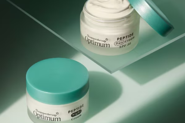 نطاق الببتيدات الأمثل هو أحدث إطلاق للعناية بالبشرة Superdrug