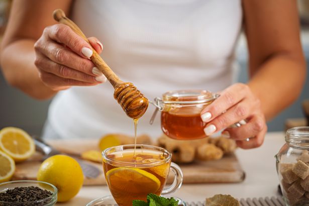 امرأة مع العسل 