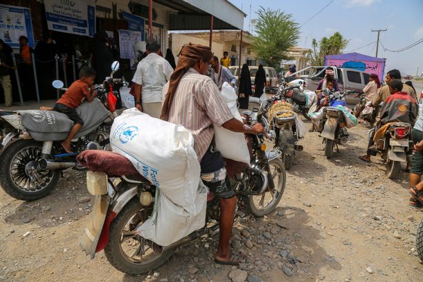 على الرغم من الحرب في اليمن ، تستمر الحياة في الشوارع