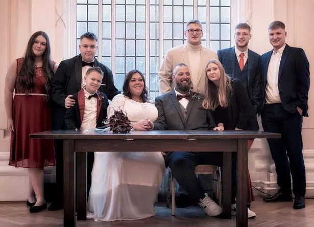 Kev & Kayleigh Coles في حفل زفافهما