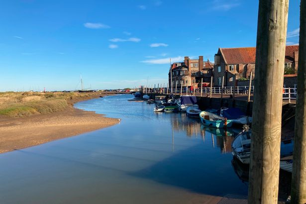 صورة Blakeney مع منازل بالقرب من المستنقعات