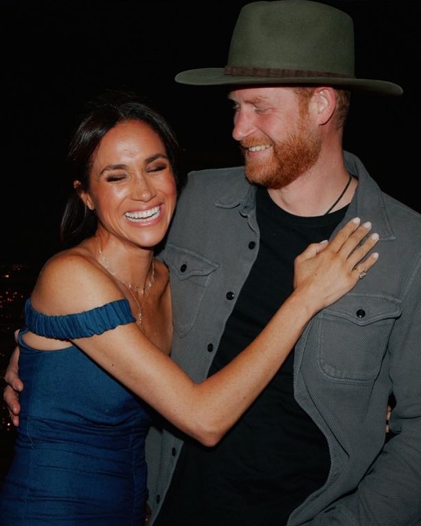 تحذير مأخوذ من Instagram Meghan حول الليلة الماضية .... شكرًا لك @Beyonce و Team على حفلة موسيقية مذهلة (وليلة تاريخ ممتع للغاية)! كل حب الأمير هاري وميغان في حفل بيونسي الليلة الماضية