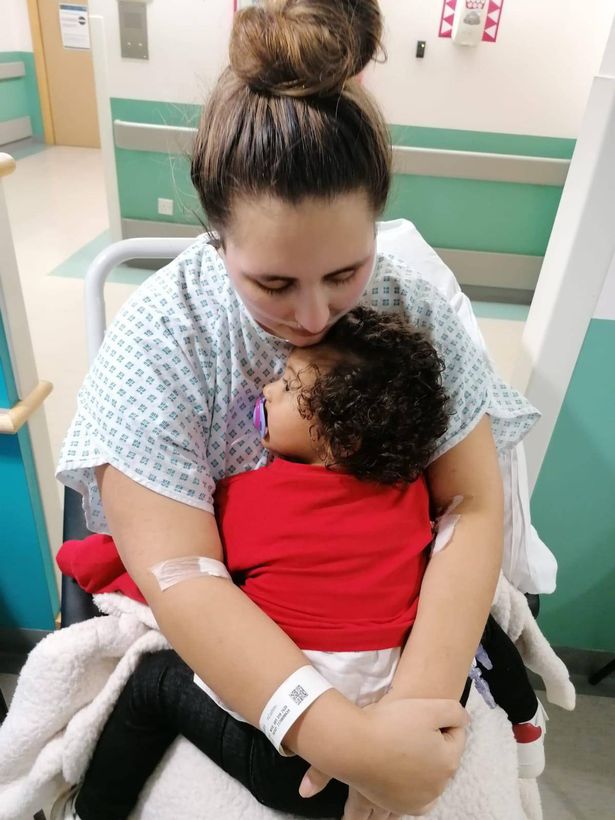 صوفيا أليسيا مع ابنتها ألي فالنتينا قبل جراحة فقدان الوزن