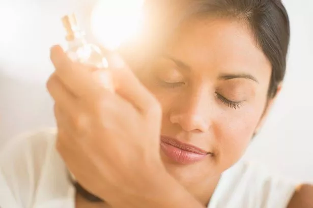 امرأة رائحة العطور