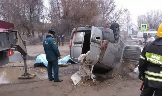 فتحت الحوض وابتلع السيارة في مدينة بينزا