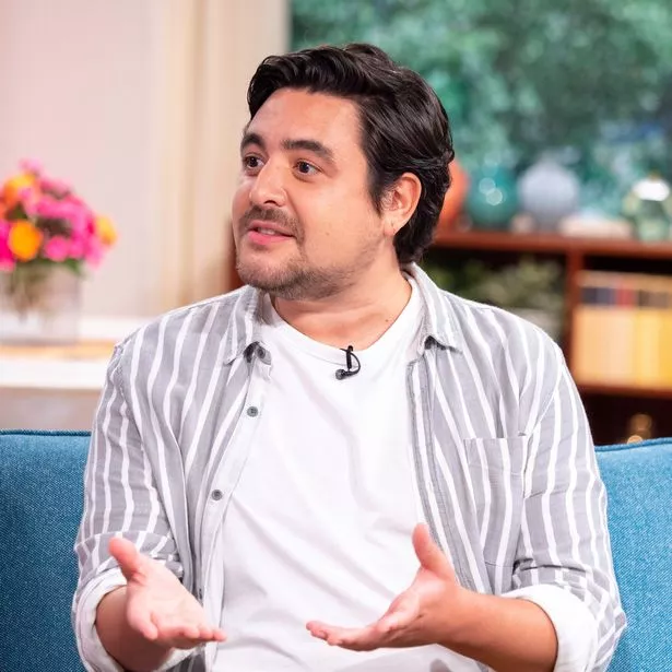 نويل هو مغني Hear'say الذي تحول إلى West End Star